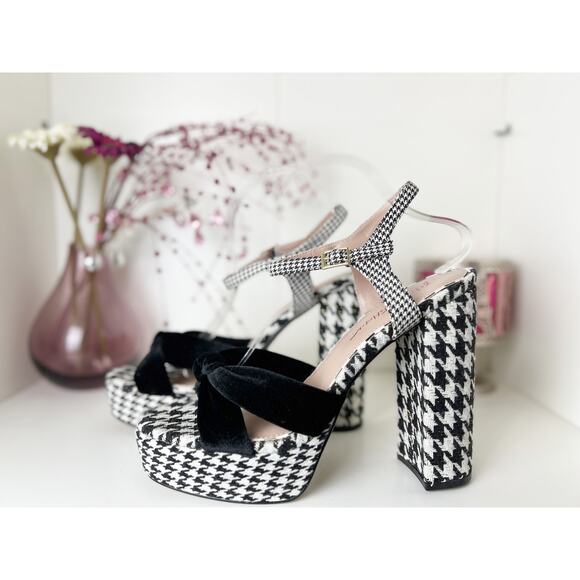 Betsey Johnson Melanni Houndstooth Block Heel Platform Sandal Black White 11 NIB - Picture 2 of 13